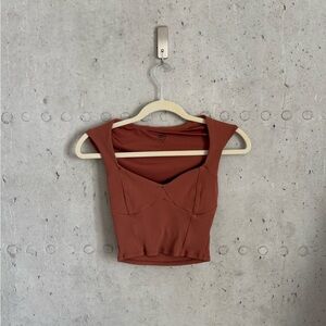 ALO YOGA SWEETHEART CROP